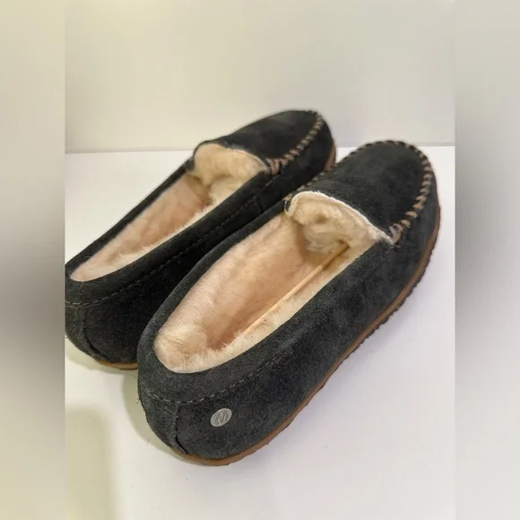 Minnetonka Tobie Moccasin Slipper size 9 men